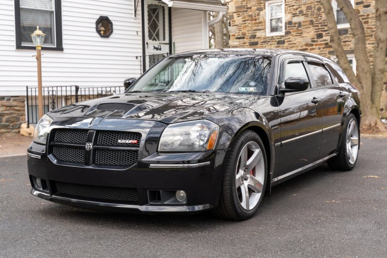 Dodge magnum srt8