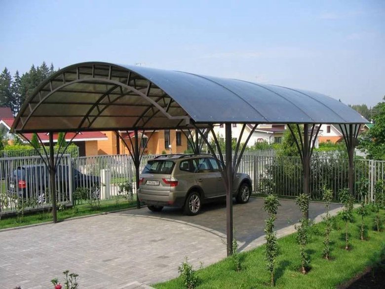 Навес для автомобиля из поликарбоната