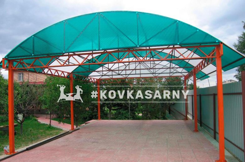 Навес для автомобиля из поликарбоната