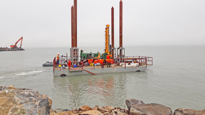 Закольная баржа