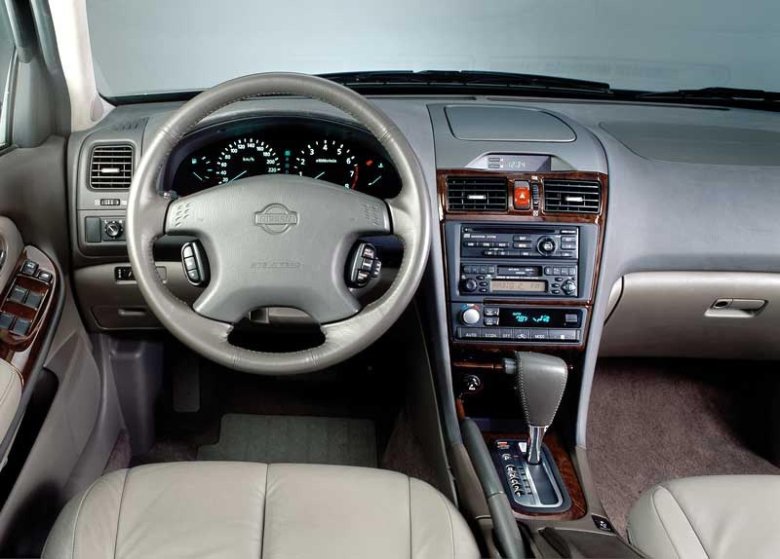 Nissan maxima салон
