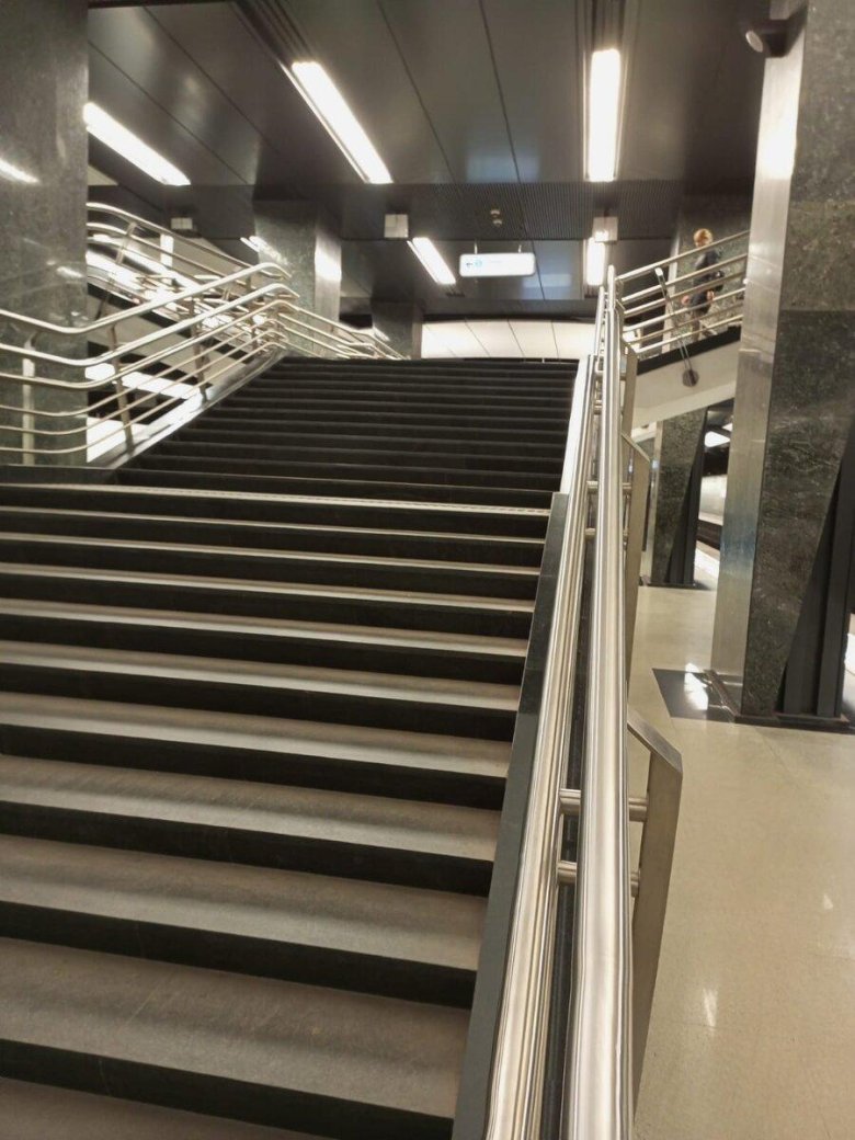 Метро петровский парк эскалатор