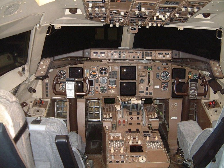 Боинг 767 cockpit