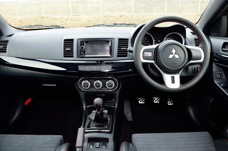 Митсубиси лансер эволюшн 10 салон