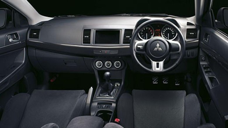 Mitsubishi lancer 10 салон