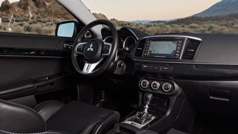 Mitsubishi lancer evo 10 салон