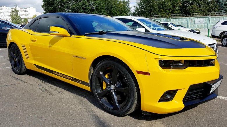Chevrolet camaro желтый