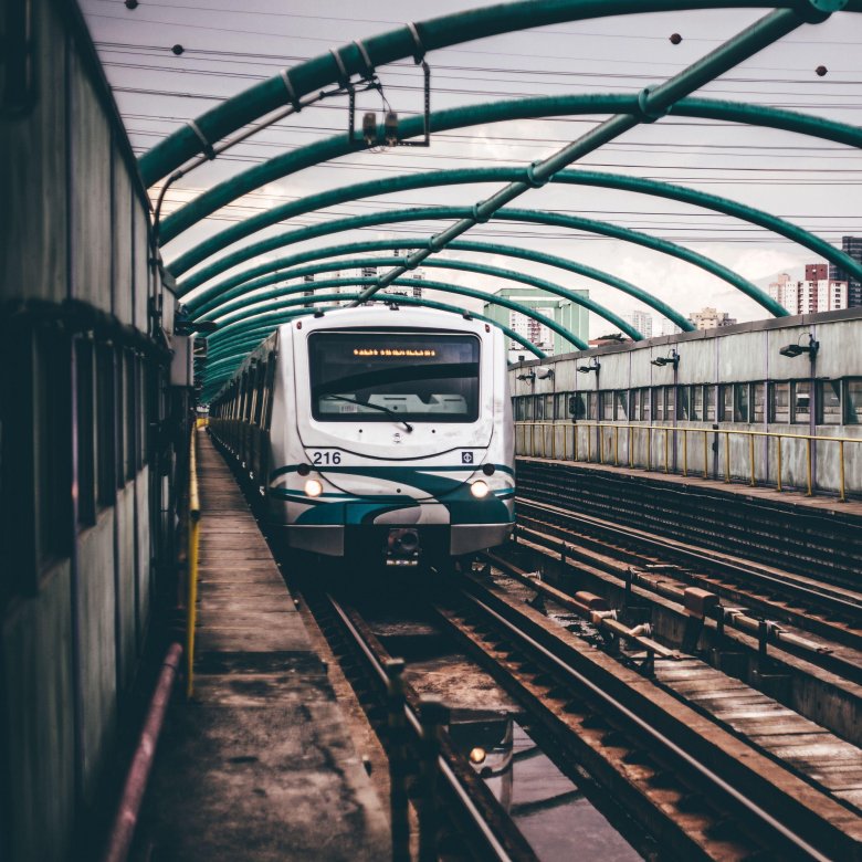 Поезда метро