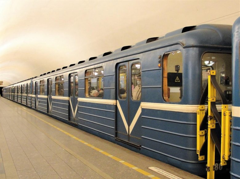 Вагоны метро спб