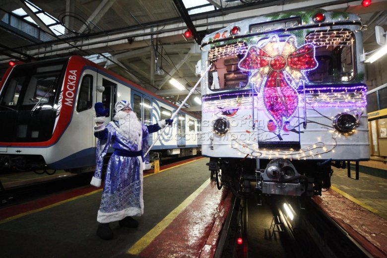 Новогодний поезд московского метрополитена