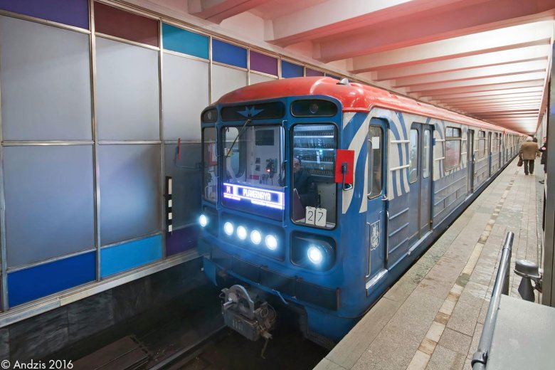 Номерной поезд метро