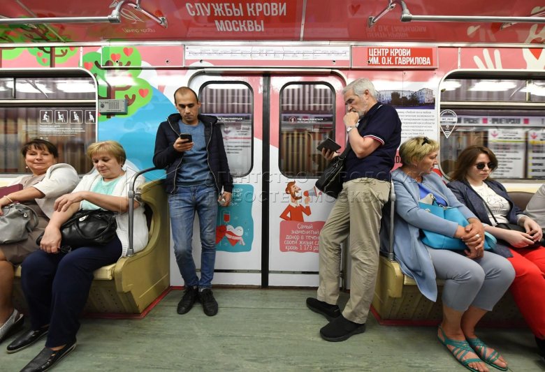 Поезд метро спасибо донор