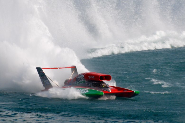 Hydroplane racing