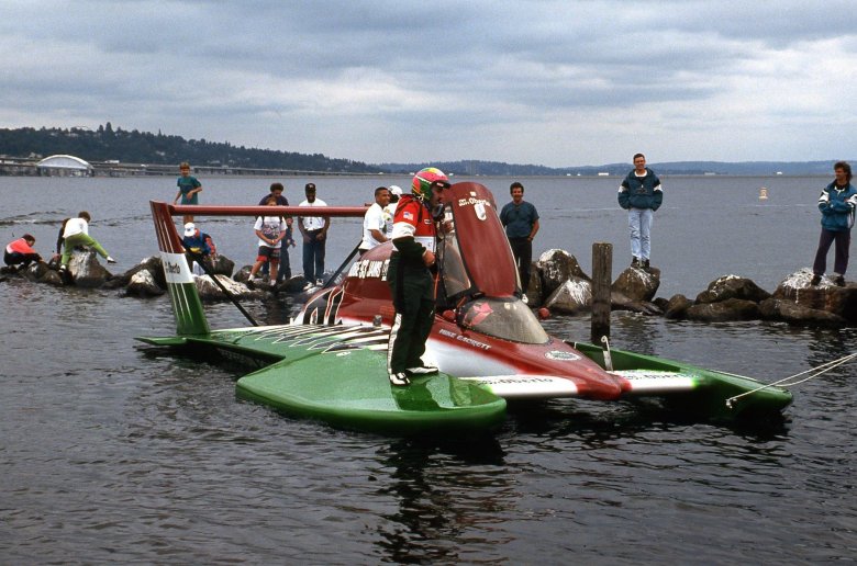 Hydroplane racing