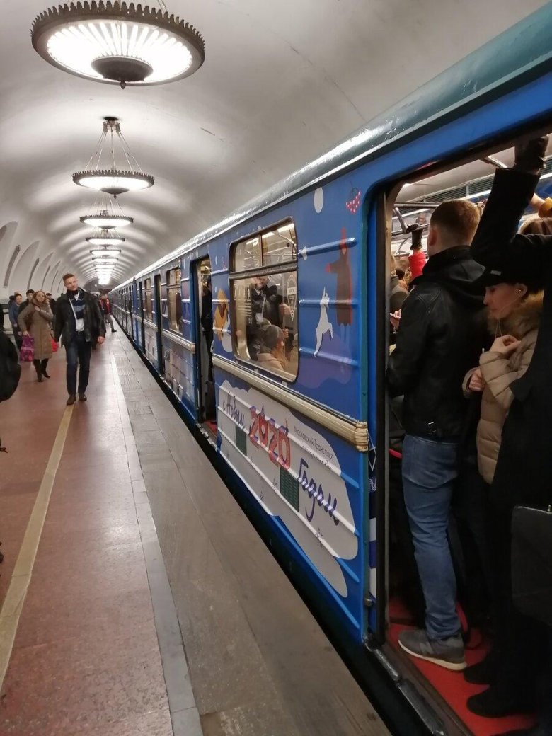 Поезда в метро москвы