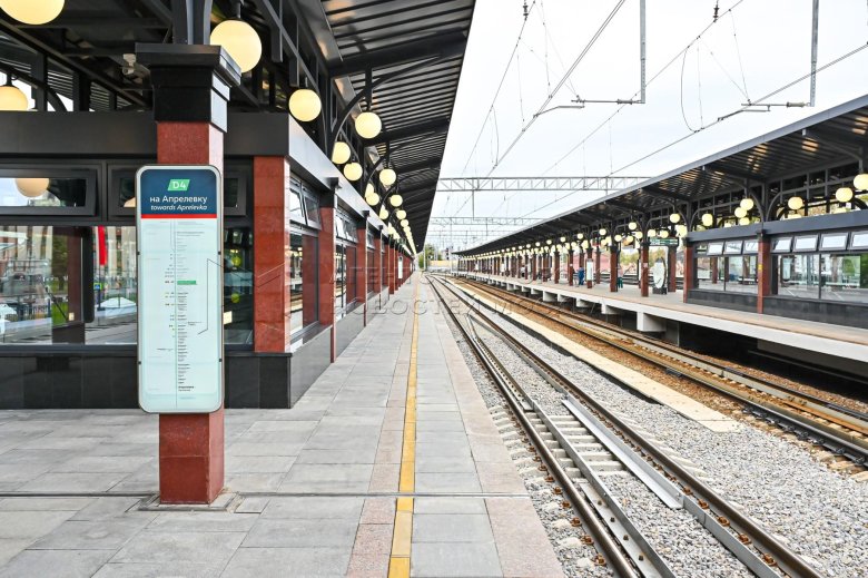 Площадь трех вокзалов платформа