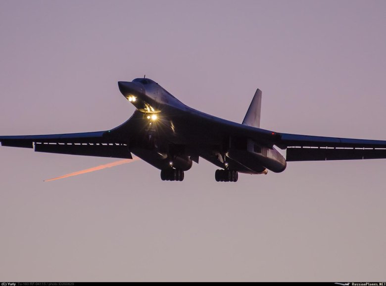 Самолёт ту 160 белый лебедь