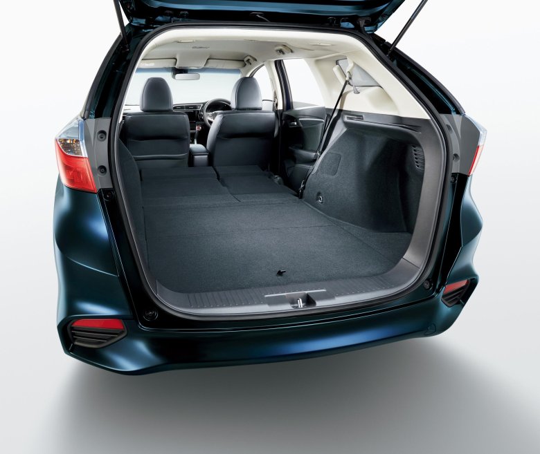 Auris 2008 багажник