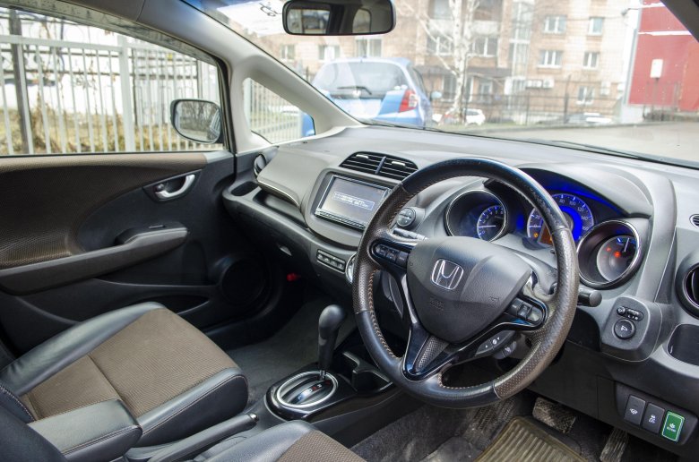 Honda fit shuttle 2012