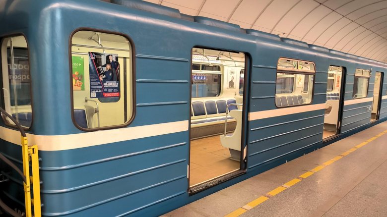 Метро поезд