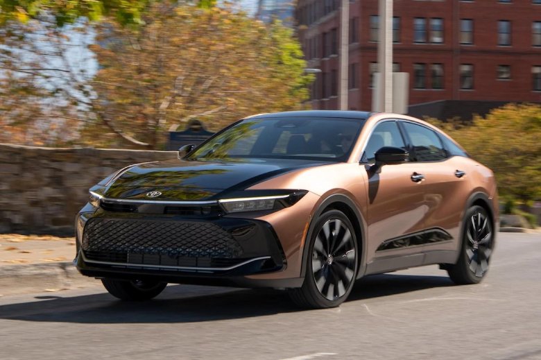 Тойота кроун 2023