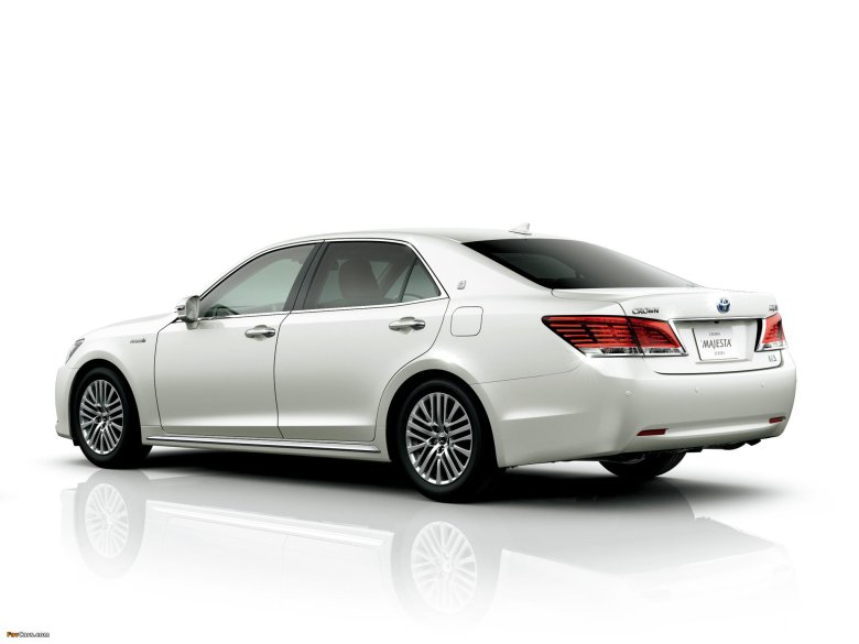 Toyota crown majesta 2013