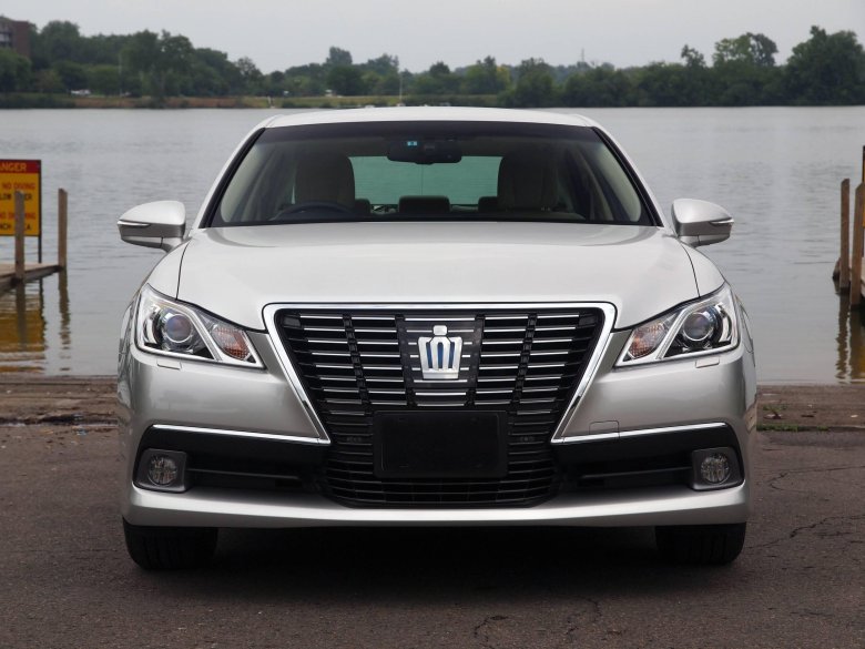 Новый тойота краун