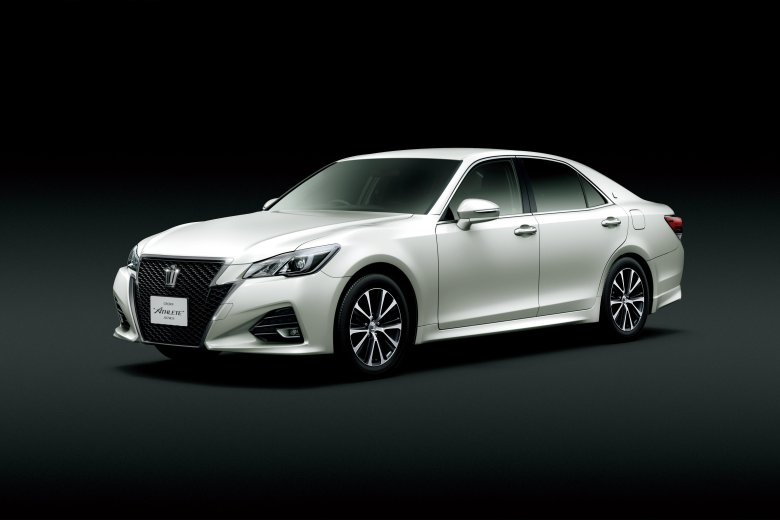 Toyota crown athlete 2016