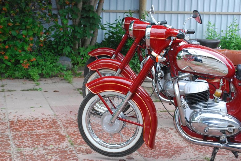 Мотоцикл ява 350 вишневка