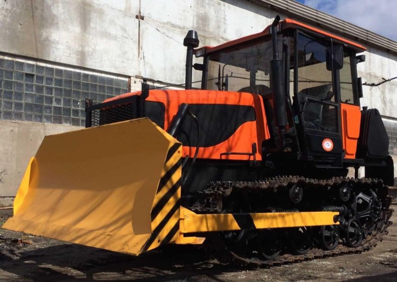 Гусеничный трактор втг-90