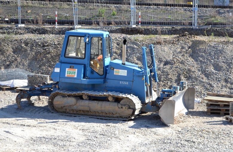 Синий бульдозер