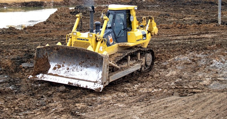 Бульдозер в работе