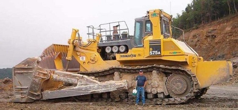 Бульдозер komatsu d575a