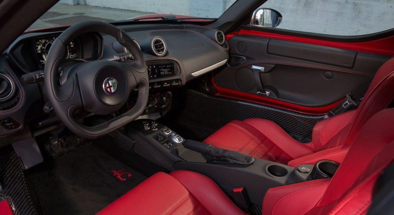 Alfa romeo 4c салон