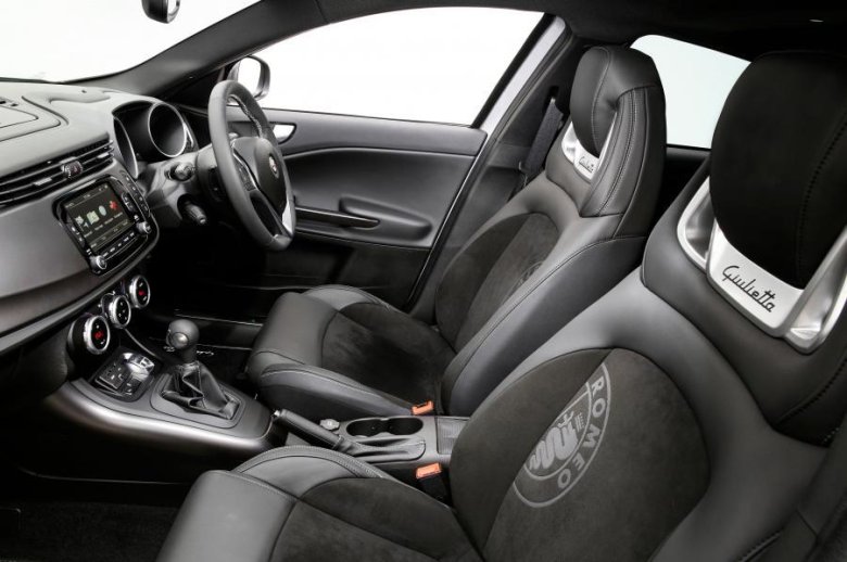 Alfa romeo giulietta interior