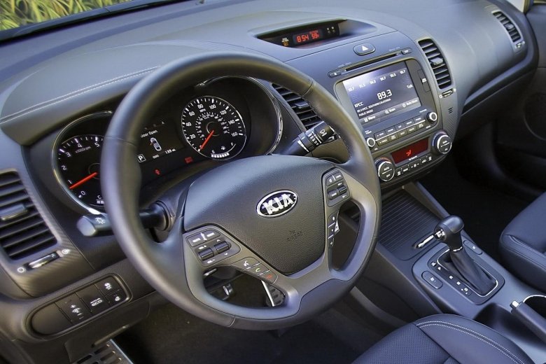 Kia cerato 2014 interior