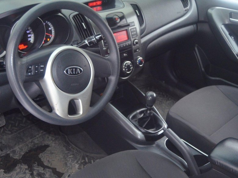 Kia cerato 2011 салон