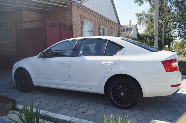 Skoda octavia a7 белая r17