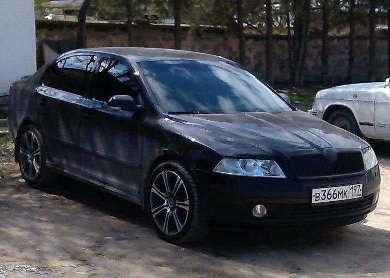Skoda octavia a5 черная r17