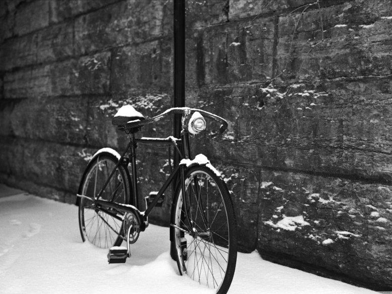 Велосипед чёрно белый