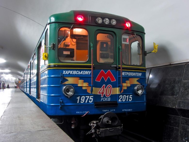 Метро поезд еж