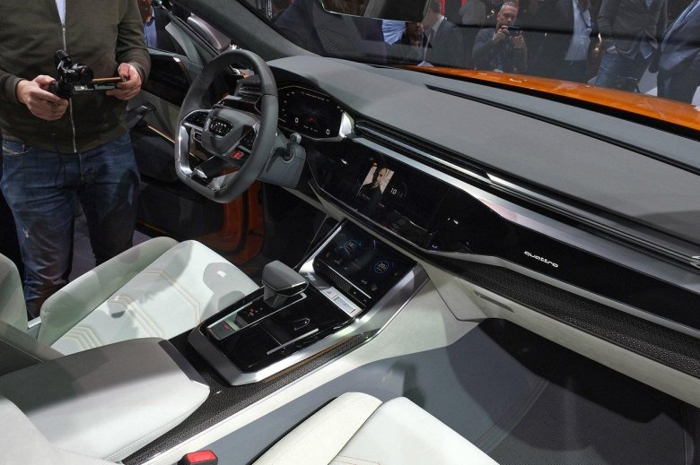 Ауди кроссовер q8 салон