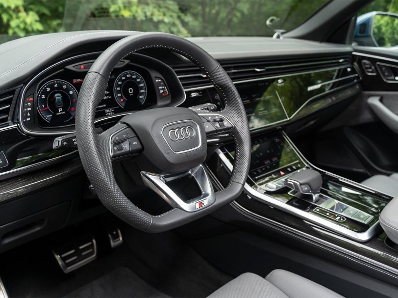 Audi q8 салон
