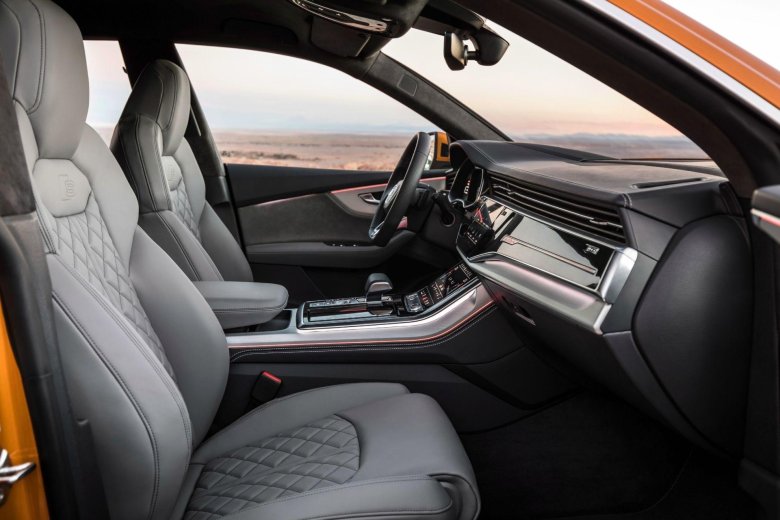 Audi q8 салон
