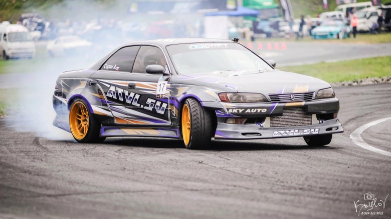 Toyota mark 2 90 drift