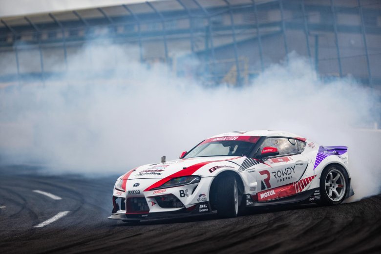 Toyota supra drift race