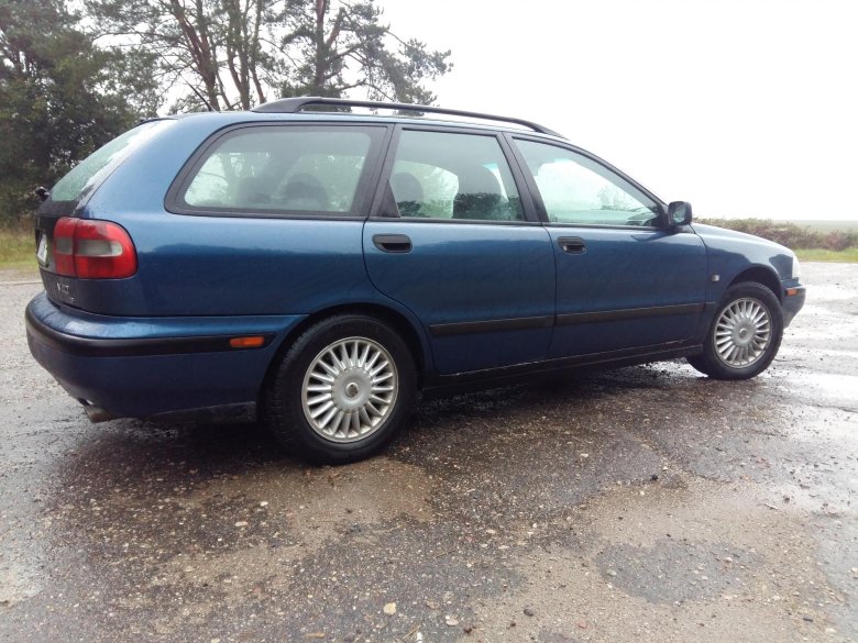 Volvo v40 универсал 2000