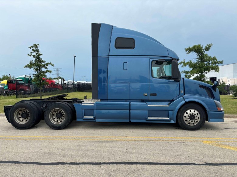 Седельный тягач вольво vnl