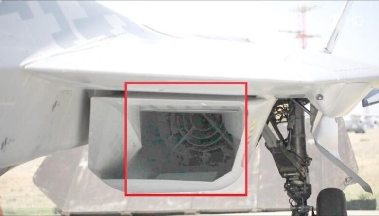 Воздухозаборник самолета