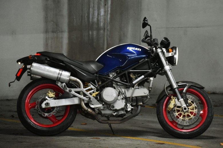 Ducati monster 750